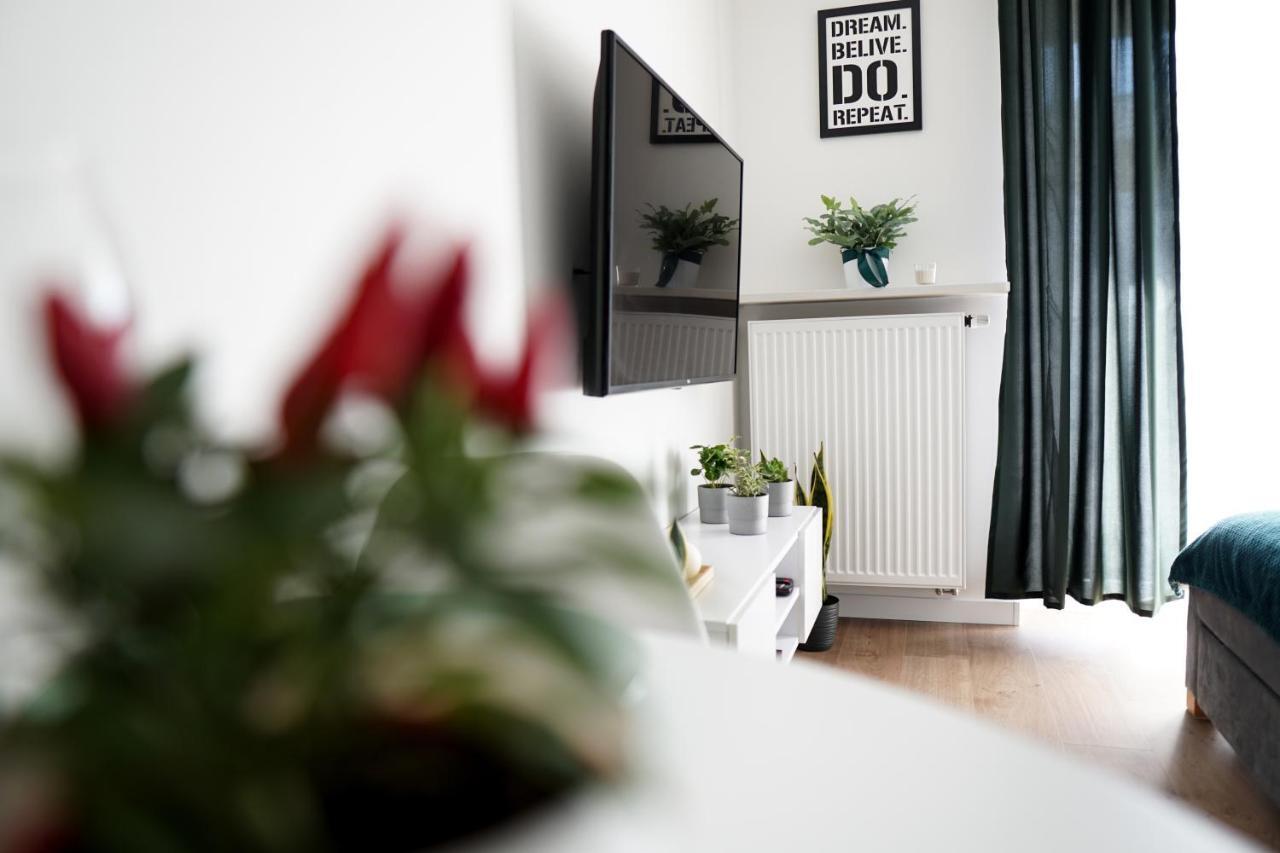 Vizzit Us Premium Apartments Warsaw Exterior photo